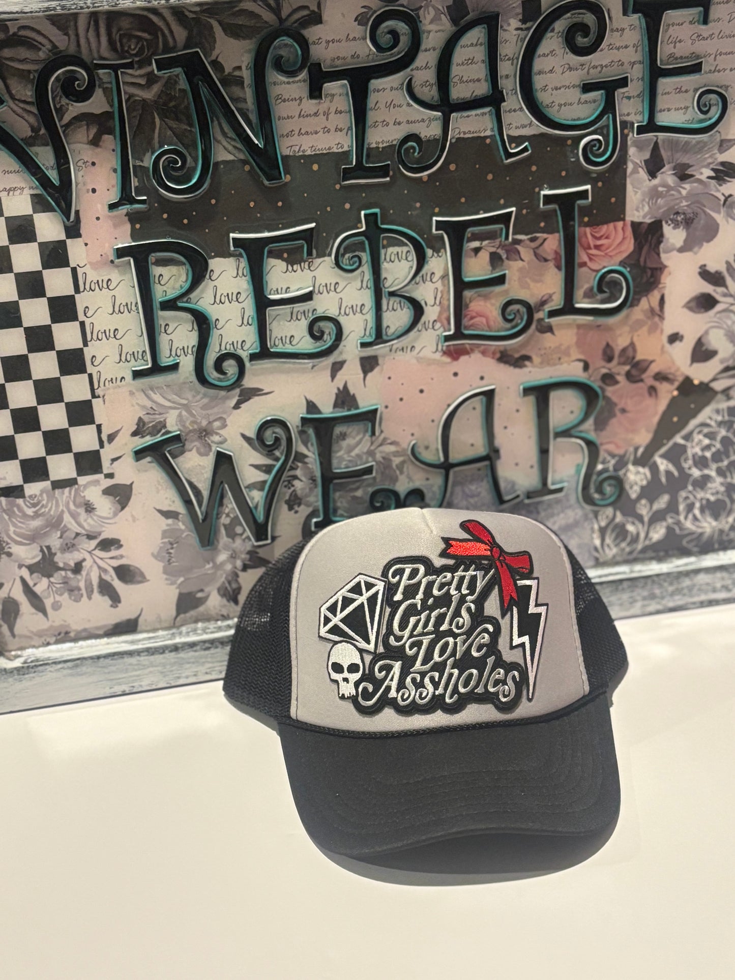 PRETTY GIRLS LOVE ASSHOLES